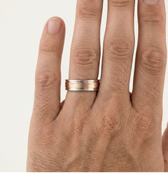 Elegante anillo de boda grueso de oro blanco y rosa