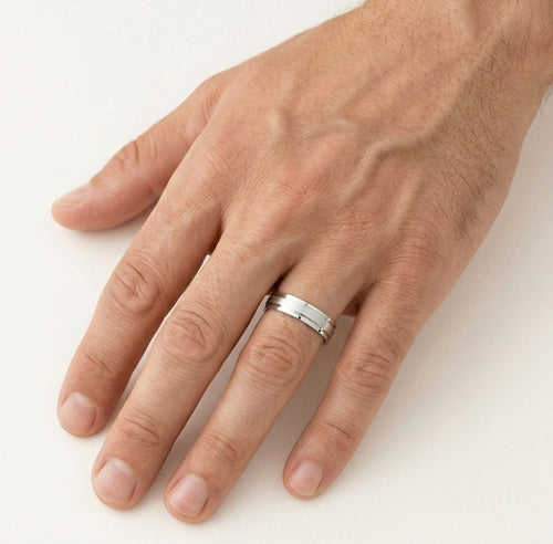 Eleganter Weißgold-Ehering
