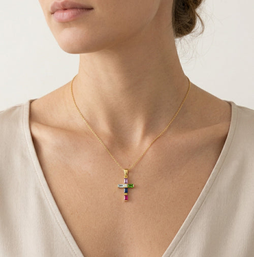 Cruz de oro con baguettes multicolores