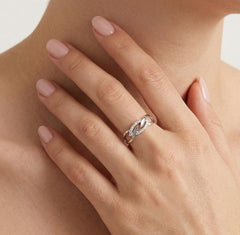 Prsten z bílého zlata s kubickými zirkony