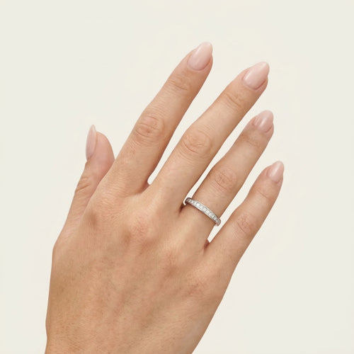 Minimalistický diamantový prsten z bílého zlata