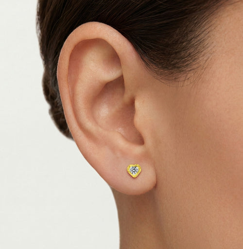 Drobné srdíčkové zlaté náušnice s kubickými zirkony