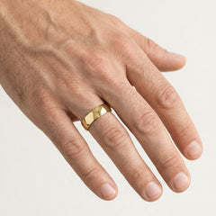 Bague classique en or haute brillance