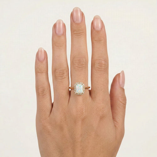 Anillo de ópalo rectangular