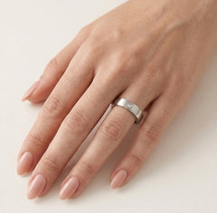 Stylové matné snubní prsteny z bílého zlata