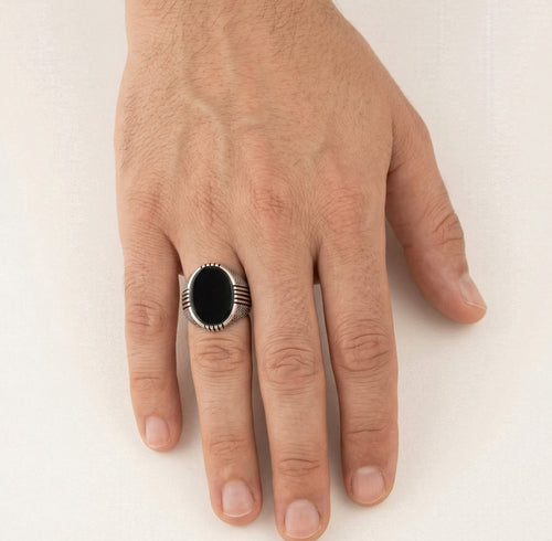 Oval bezel onyx silver men ring with engraved side lines