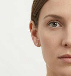 Zářivé náušnice ze žlutého zlata s čirými zirkony