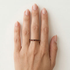 Klassischer Granat-Ring aus Gelbgold