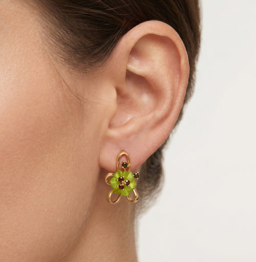 Elegante 14kt Gold-Blumen-Drop-Ohrringe mit Quarz und Granat