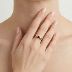 Elegantní kulatý zlatý prsten s granátem