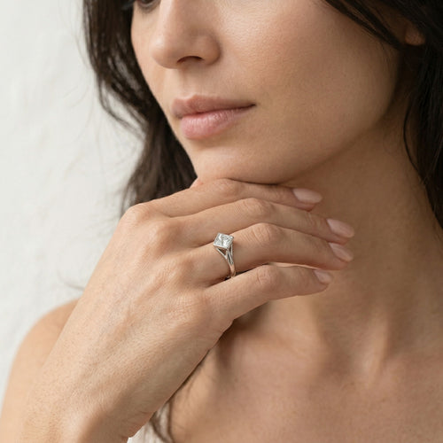 White gold ring with rhombus cubic zircon