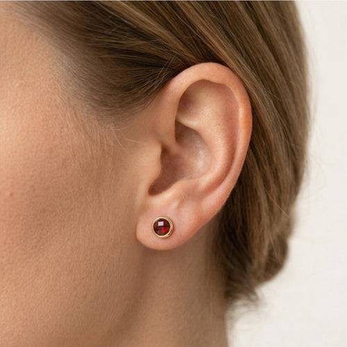 Boucles d’oreilles en grenat avec serti clos