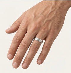 Alliances en or blanc avec design ondulé