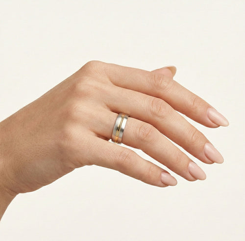 Anillo de boda grueso de oro amarillo y blanco