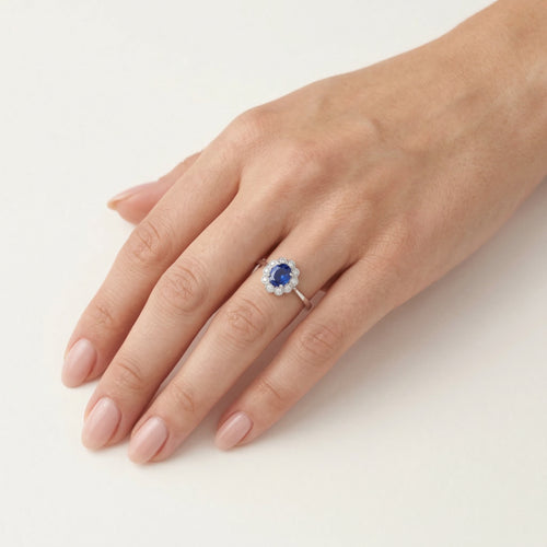 Anillo de diamante y zafiro de oro blanco brillante