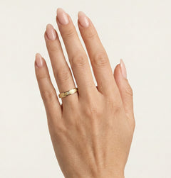 Unique yellow gold wedding ring