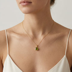Chic Céleste en Or Jaune avec Moldavite Taille Princesse