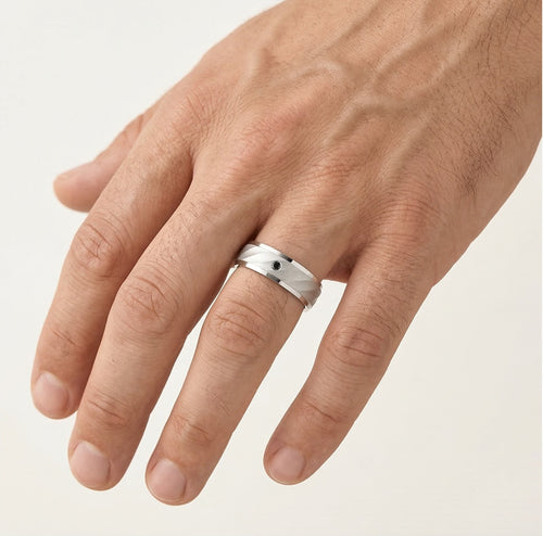 Alliances en or blanc avec pierres solitaires