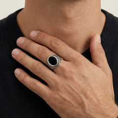 Ručně vyráběný pánský prsten s oválným onyxem