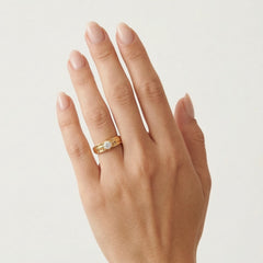 Auffälliger Ring aus Gold mit Zirkonia