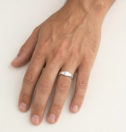 Bague de mariage en or blanc avec un design rond unique