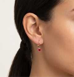 Boucles d’oreilles classiques en or rose avec rubis