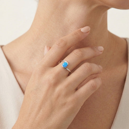 Jemný kroucený prsten s modrým opálem