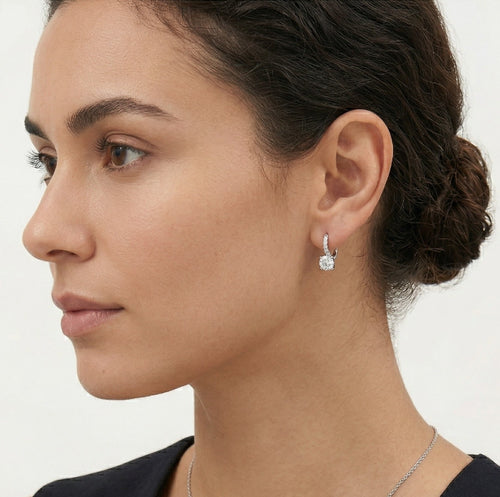 Aretes de oro blanco con acento