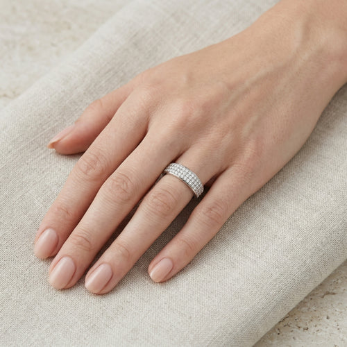 Bague épaisse en or blanc avec zircone cubique