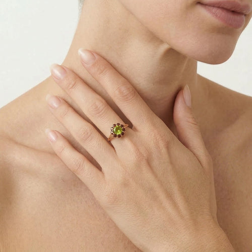 Anillo floral para mujer con moldavita y granate