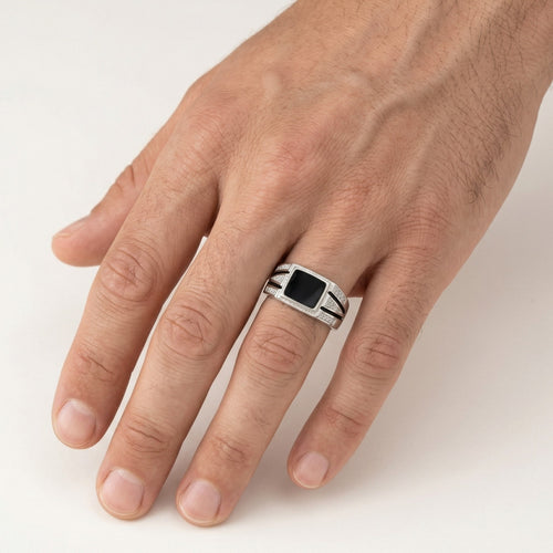 Pánský prsten ze stříbra se smaltem a kubickými zirkony, čtvercový