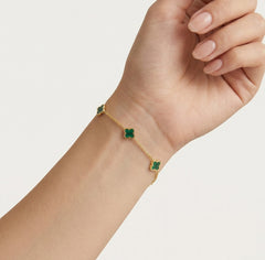 Stylish clover leaf design bracelet