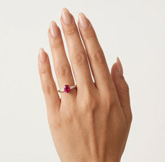 Zlatý prsten se syntetickým rubínem
