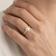 Bague en or avec zircon cubique et perle