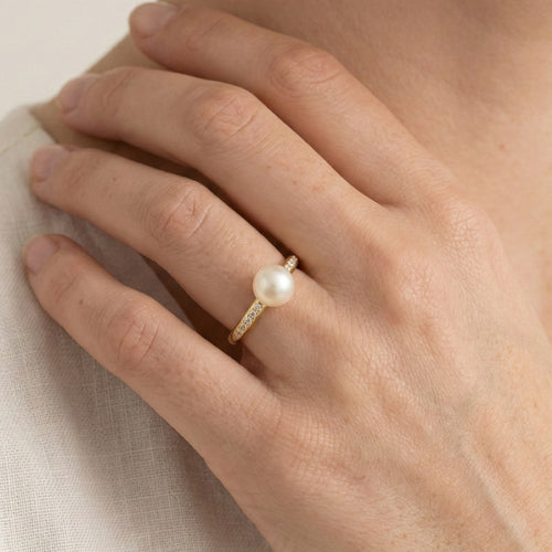 Bague en or avec zircon cubique et perle