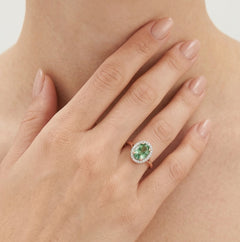 Prsten z růžového zlata se zeleným safírem a diamanty