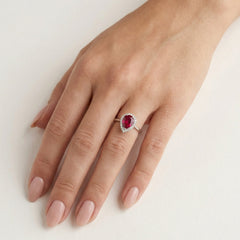 Bague pour femmes en rubis royal et zircone cubique