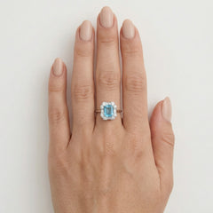 Bague halo en topaze bleue taille coussin