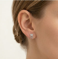 Boucles d’oreilles clous en or blanc avec zircon cubique hibou