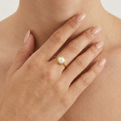 Simple gold pearl ring