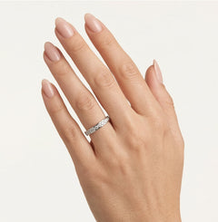 Elegantní snubní prsten z bílého zlata