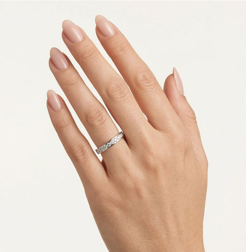 Elegantní snubní prsten z bílého zlata