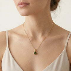 Přívěsek ze žlutého zlata s kulatým vltavínem