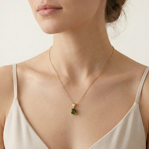 Přívěsek ze žlutého zlata s kulatým vltavínem