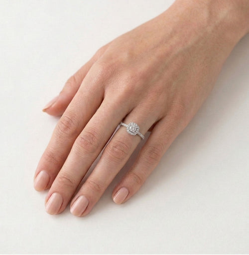 Prsten s kamenem výbrusu cushion