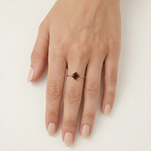 Spezialring aus Gelbgold mit Solitär-Granat