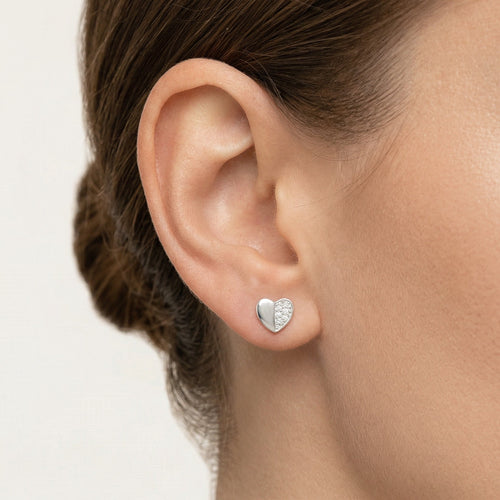 Boucles d’oreilles cœur en argent avec zircons cubiques semi-sertis