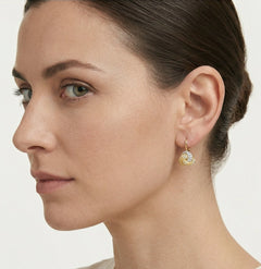 Boucles d’oreilles nouées en or avec zirconium cubique