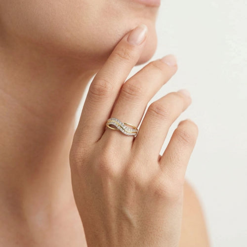  Zlatý prsten s kubickými zirkony se zakřivenými liniemi