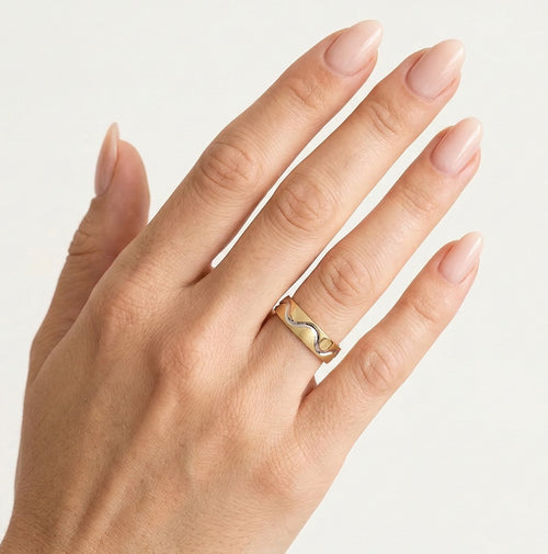 Anillo de boda de oro amarillo con ola de rodio blanco